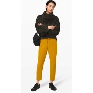 Lululemon On The Fly‎ Pant 7/8 Yellow Gold Women's Size 6